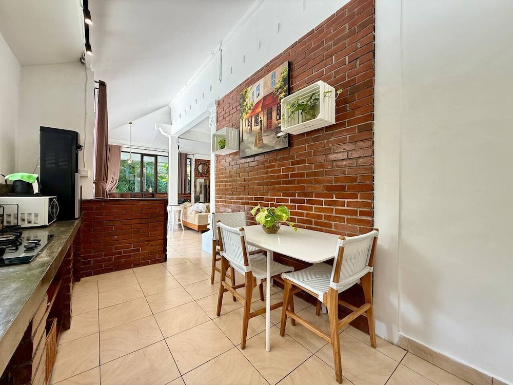 Villa White Orchid