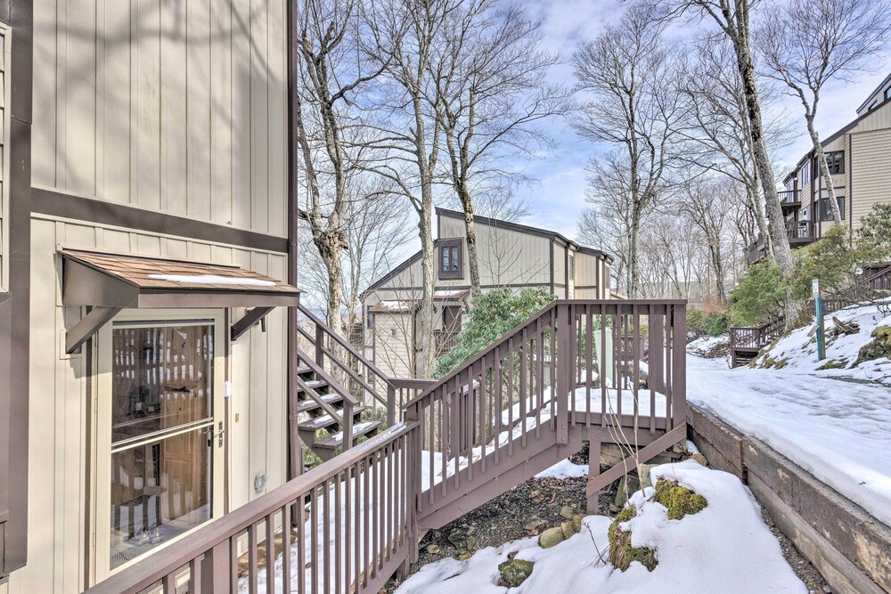 1 Mi to Slopes: Beech Mtn Retreat w/ Balcony! view 4