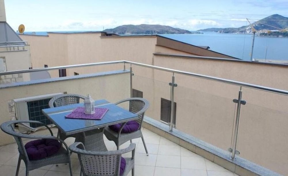 Seaview one-bedroom apartment Kamenovo view 2