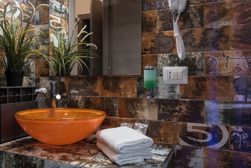 StarHome NAVONA
