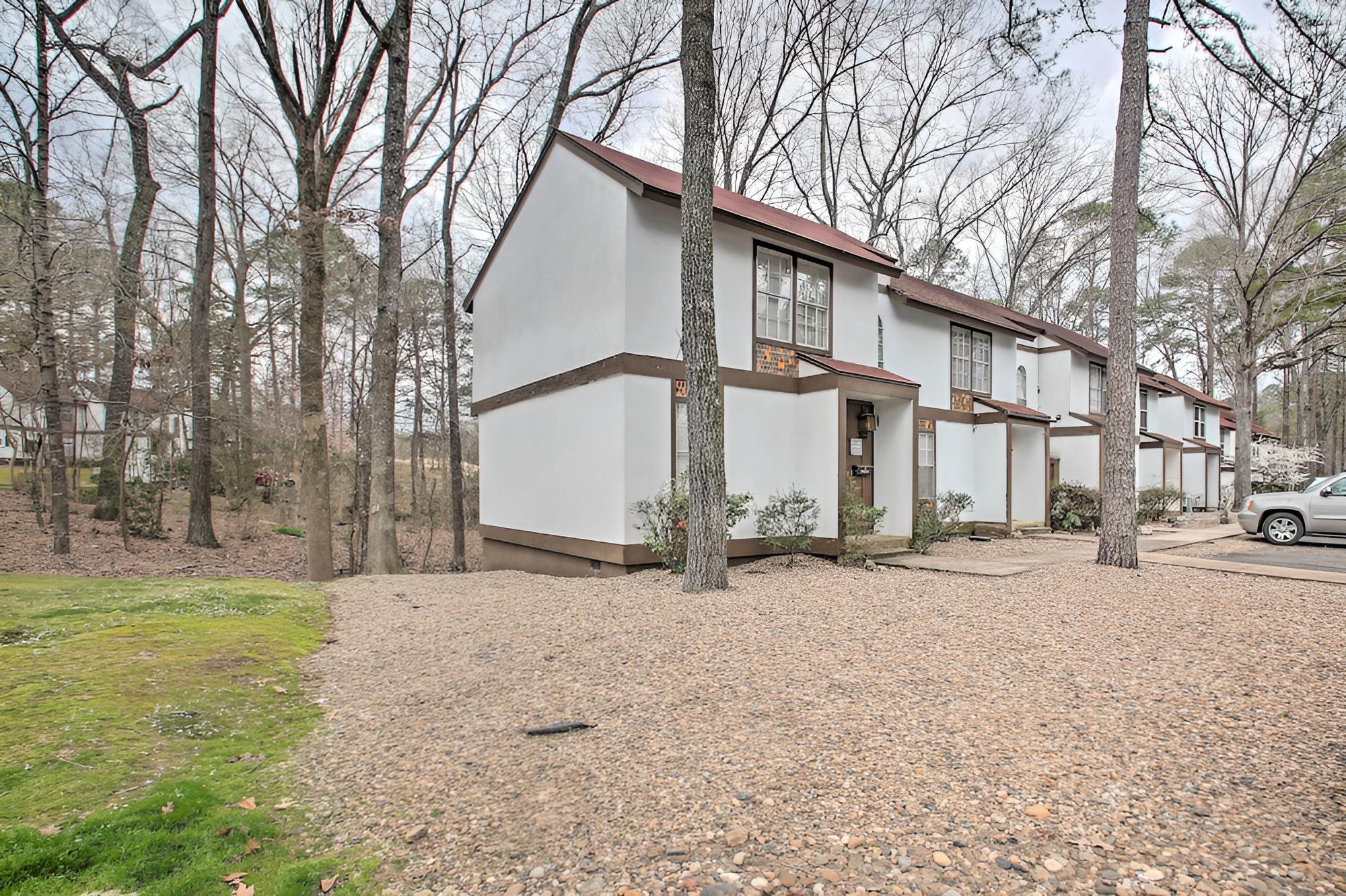 Hot Springs Townhome w/ Deck + 7 Golf Courses view 5