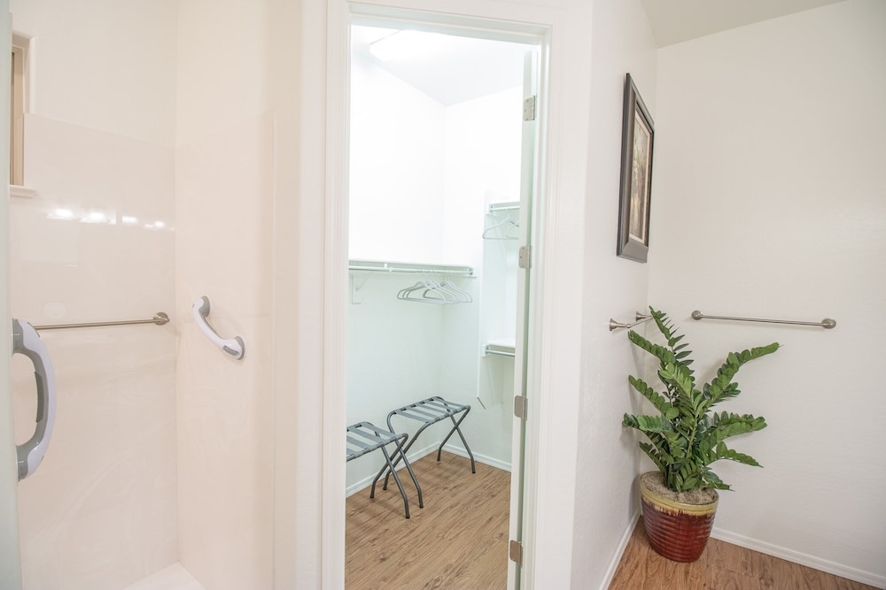 Cozy Granville Retreat W/ Modern Amenities 3 Bedroom Home