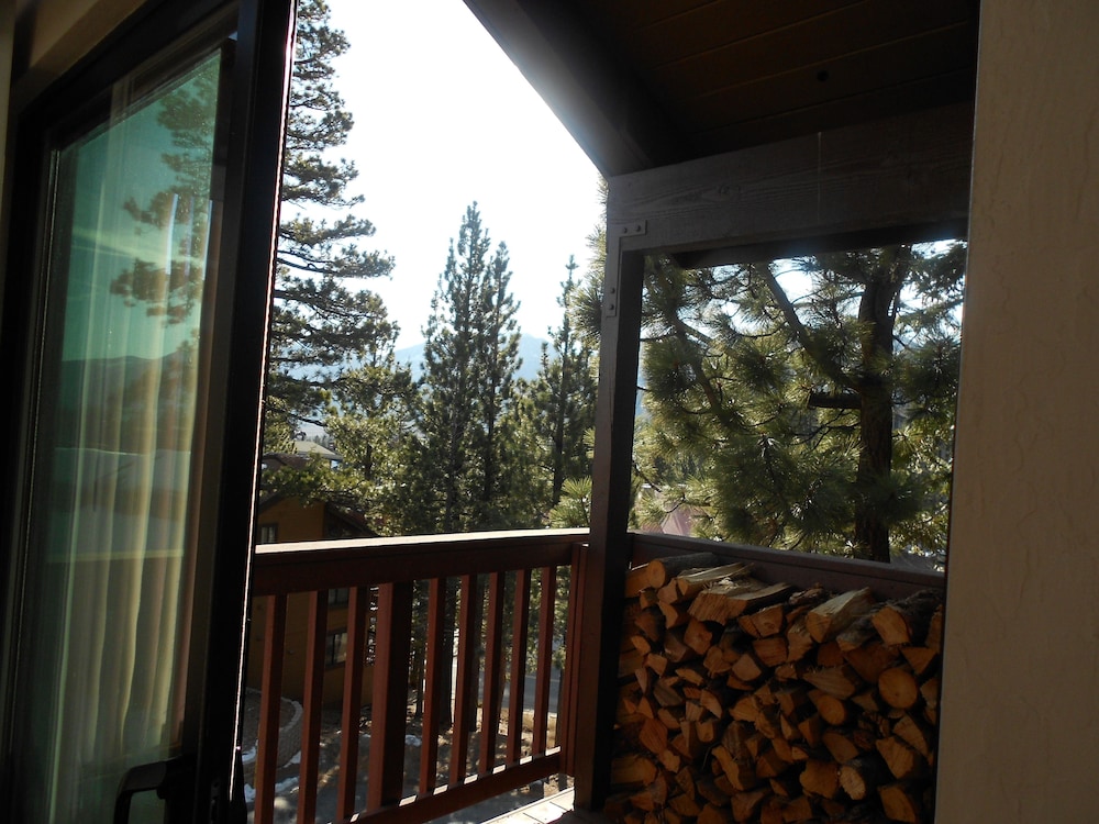 Val d'Isere by Mammoth Reservation Bureau
