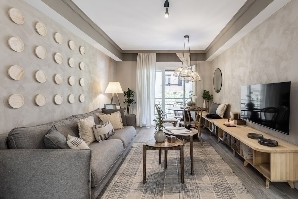 Mondragone - 1 Bedroom and Terrace in Goya