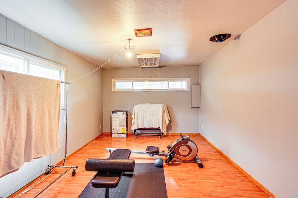 Seatac Home w/ Patio & Grill - 3 Mi to Airport!