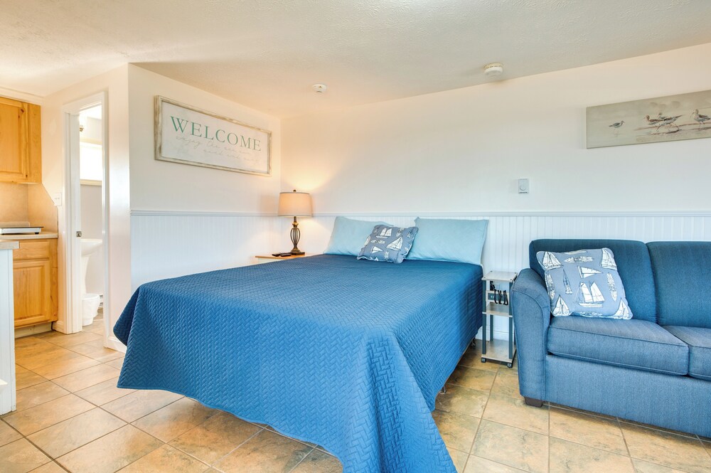 'beachfront 12' Condo on Old Orchard Beach