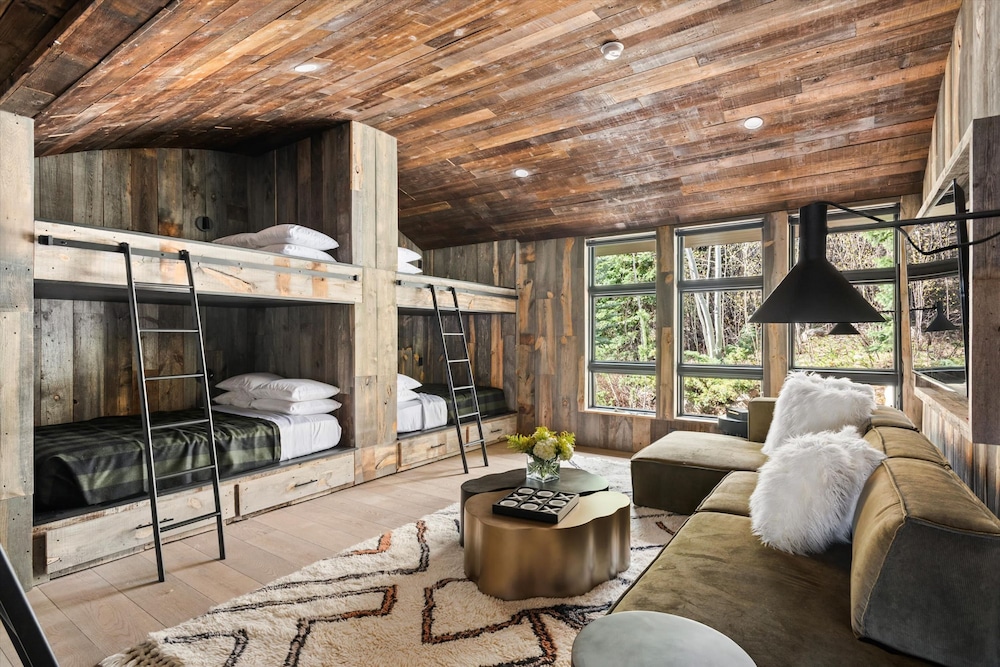 Timberline Lodge by Rove Hot Tub Patio w Views