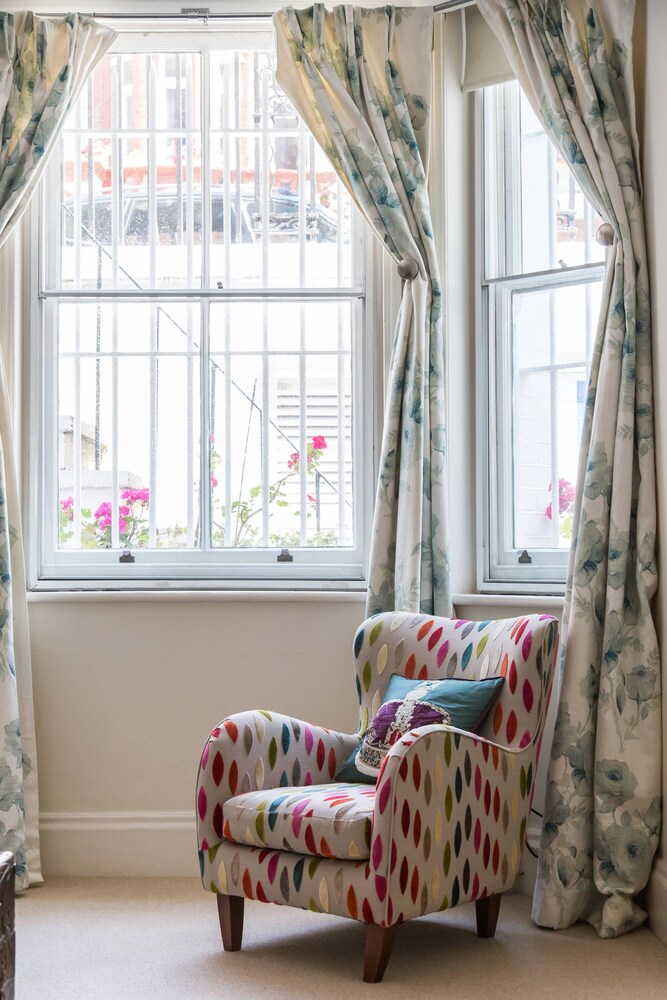 Sloane Gardens by Onefinestay