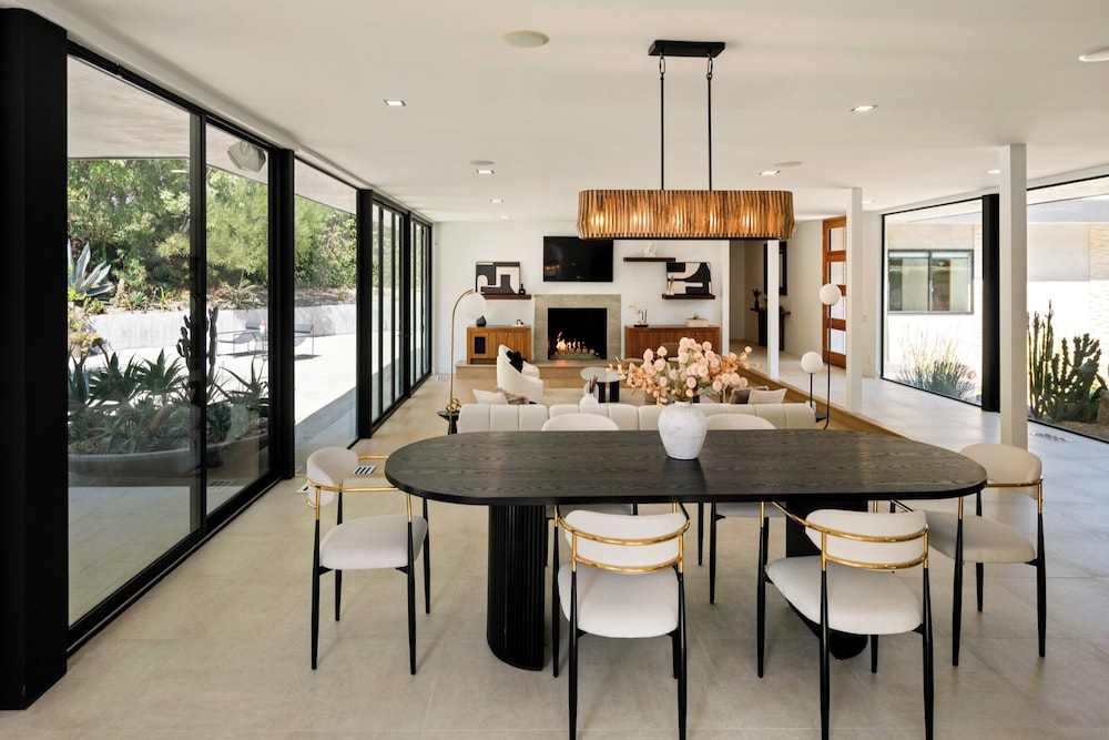 Valea Estate - Secluded Beverly Hills Retreat 1-acre Oasis