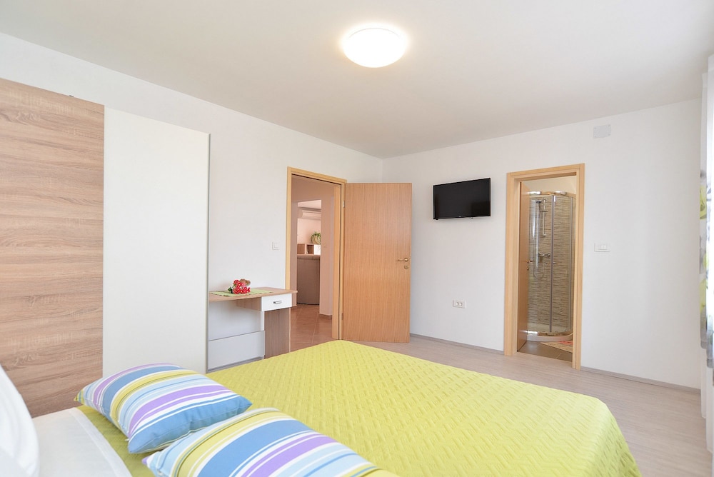 Apartment 1659 view 4