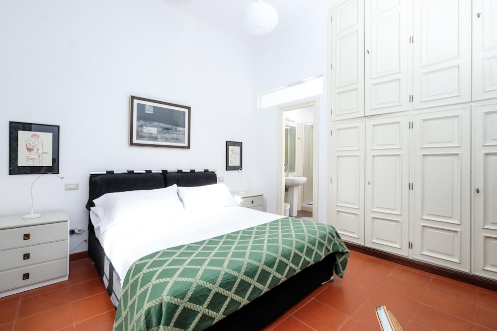 Trastevere Charming Retreat on Cobblestone Street