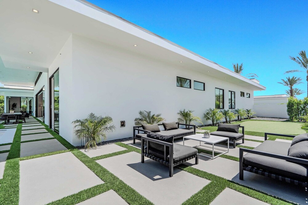 Indio Stay w/ Exclusive Amenities Pool, Hot Tub, Spa, Firepit Bravo Villa #16 by Avantstay