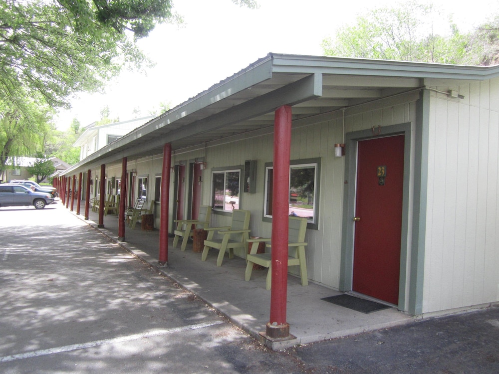 Wapiti Self-Service Lodge