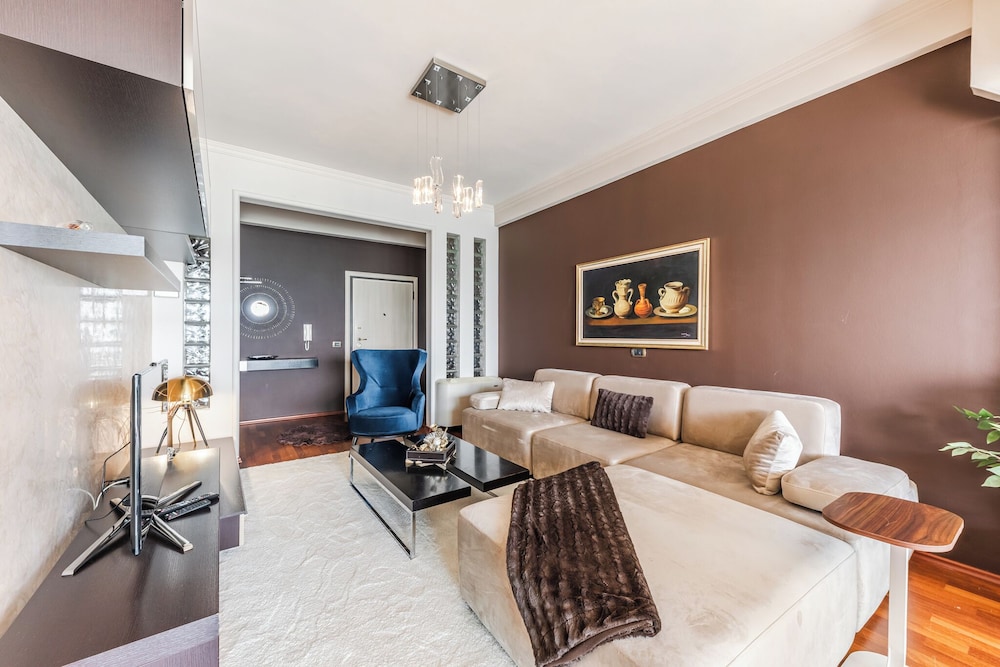 Vollga Luxury Seafront Suite