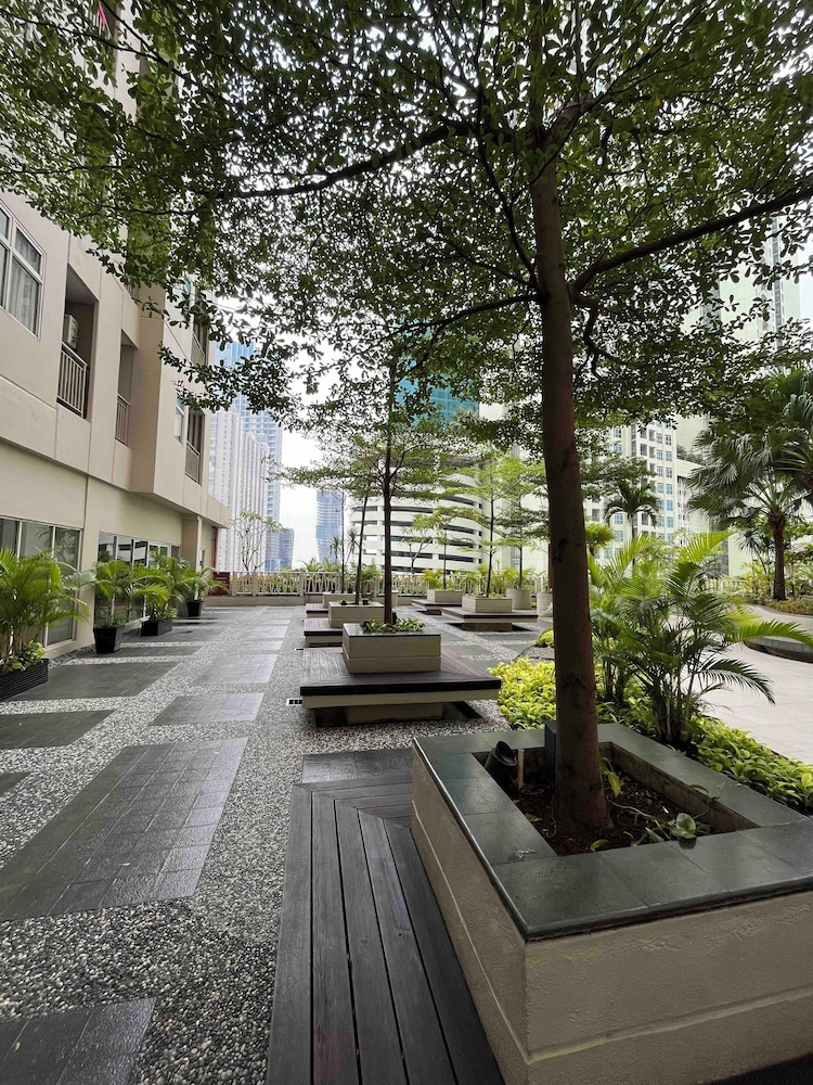 Salute de Madison Park Apartments