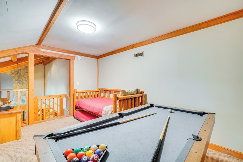 Near Hiking Trails: Gatlinburg Condo w/ Sauna!