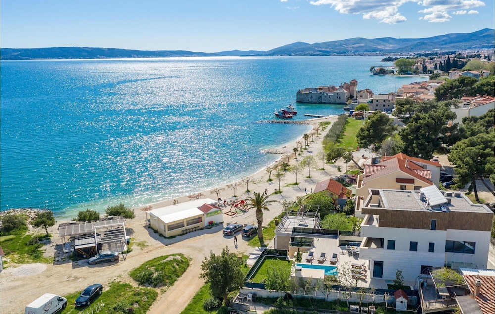 Apartments Kastilac with sea view