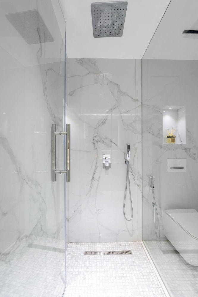 Seaside Elegance - Luxury 3-BR in JBR