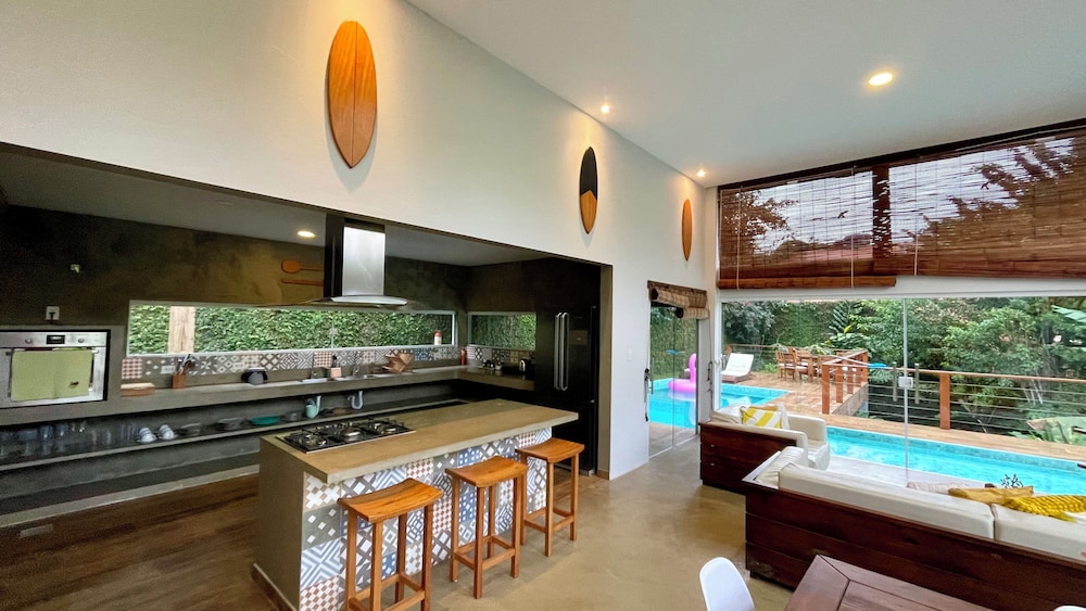Casa c/ Piscina Privativa, 3 Suítes Sala integrada
