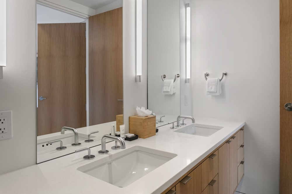 1504 Founders Place - Three Bedroom Deluxe 3 Condo