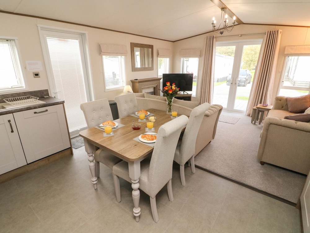 Lilac Lodge