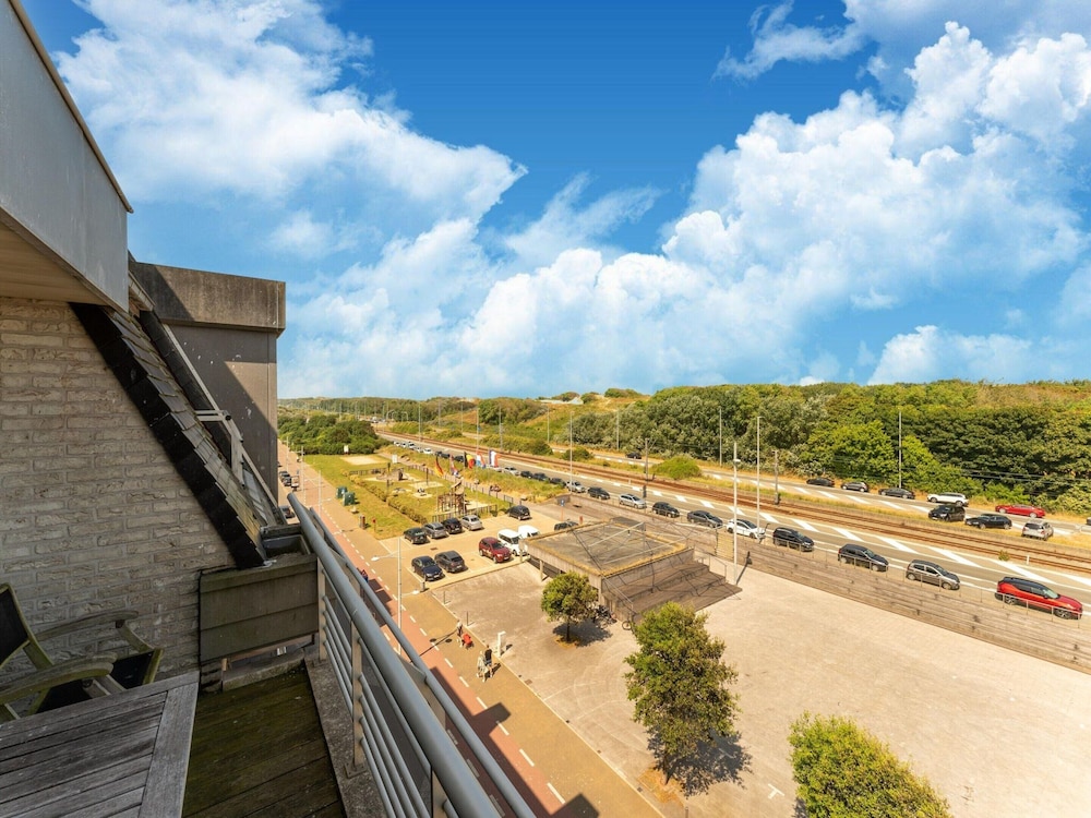 Bright Coastal Stay in Bredene
