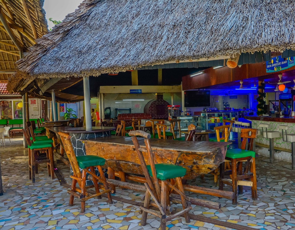 Best Western Jangwani Sea Breeze Hotel