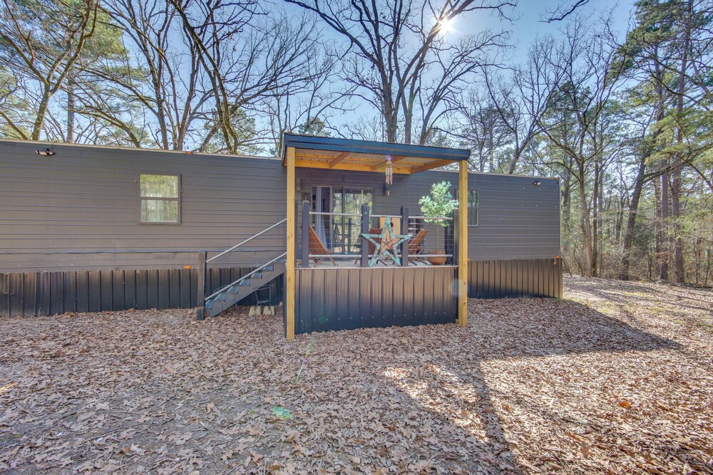 Winnsboro Tiny House w/ Trails, Yard Games & More!