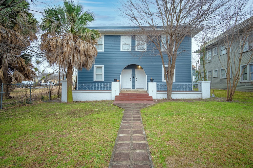 Find Your Comfort at Downtown Cozy 2br/2ba view 4