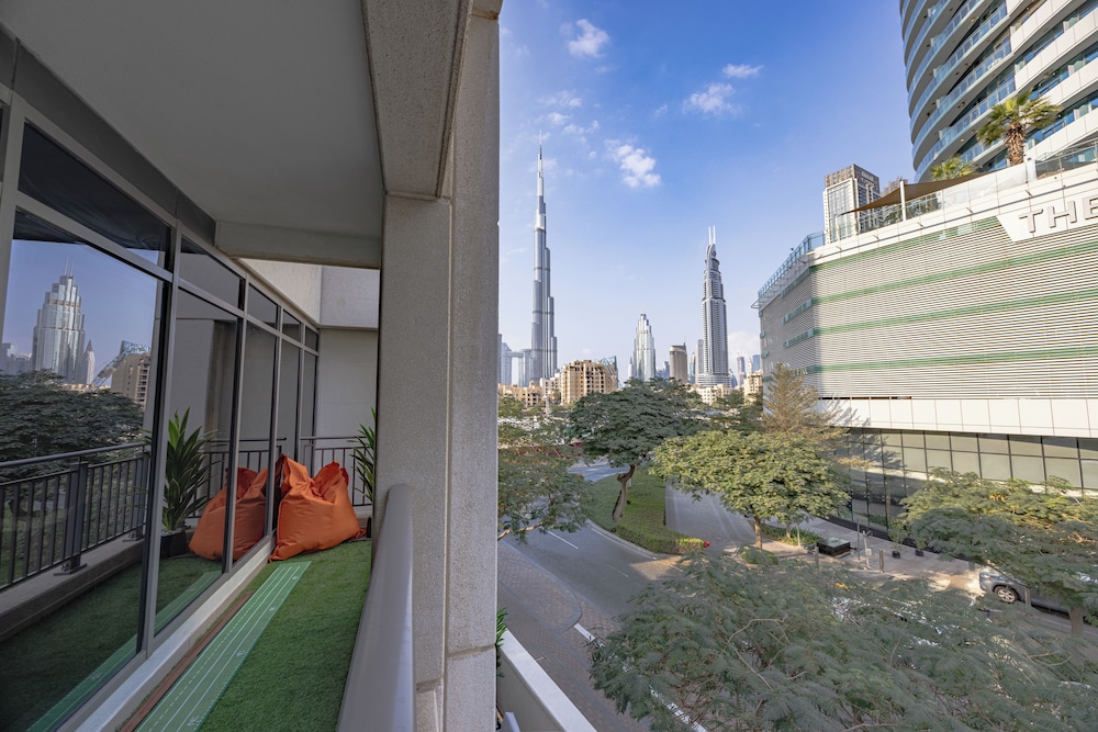 Durrani Homes - The Luxe Retreat 4BR Podium villa with private Jacuzzi and Burj Khalifa View