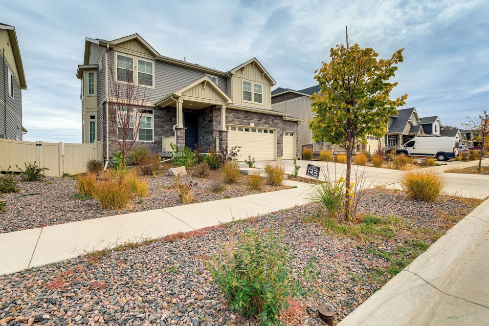 4 Mi to Gaylord Rockies: Modern Aurora Apartment