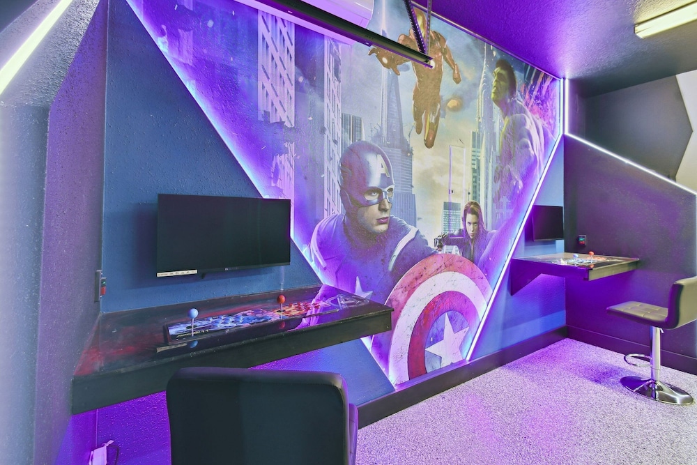 5 BD En-suites, Game Room, Pool, Sleeps 14, Disney