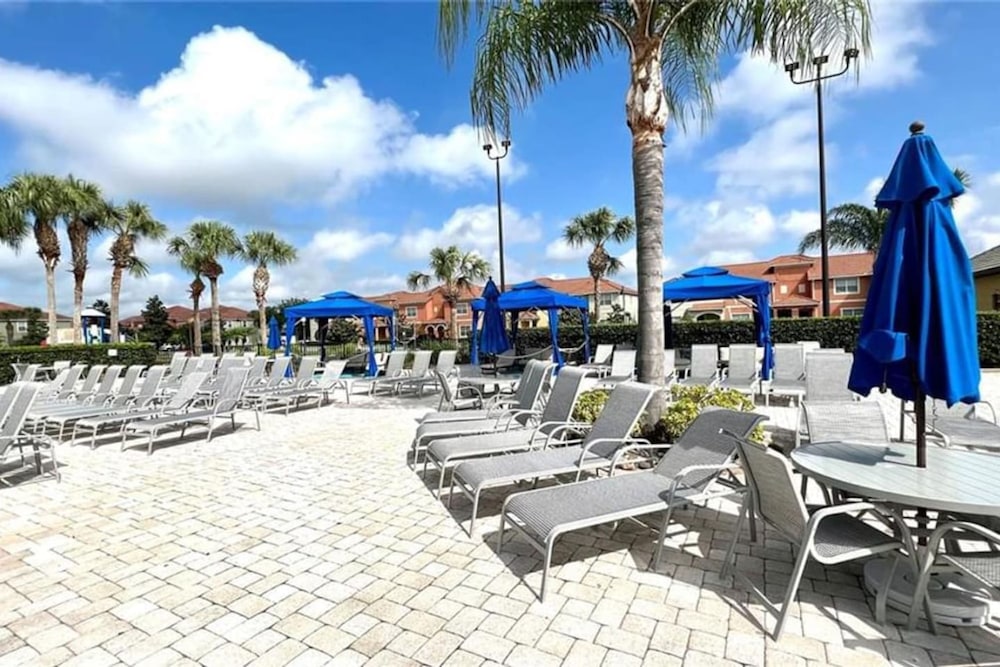 Amazing 4bdr House w Pool - PP