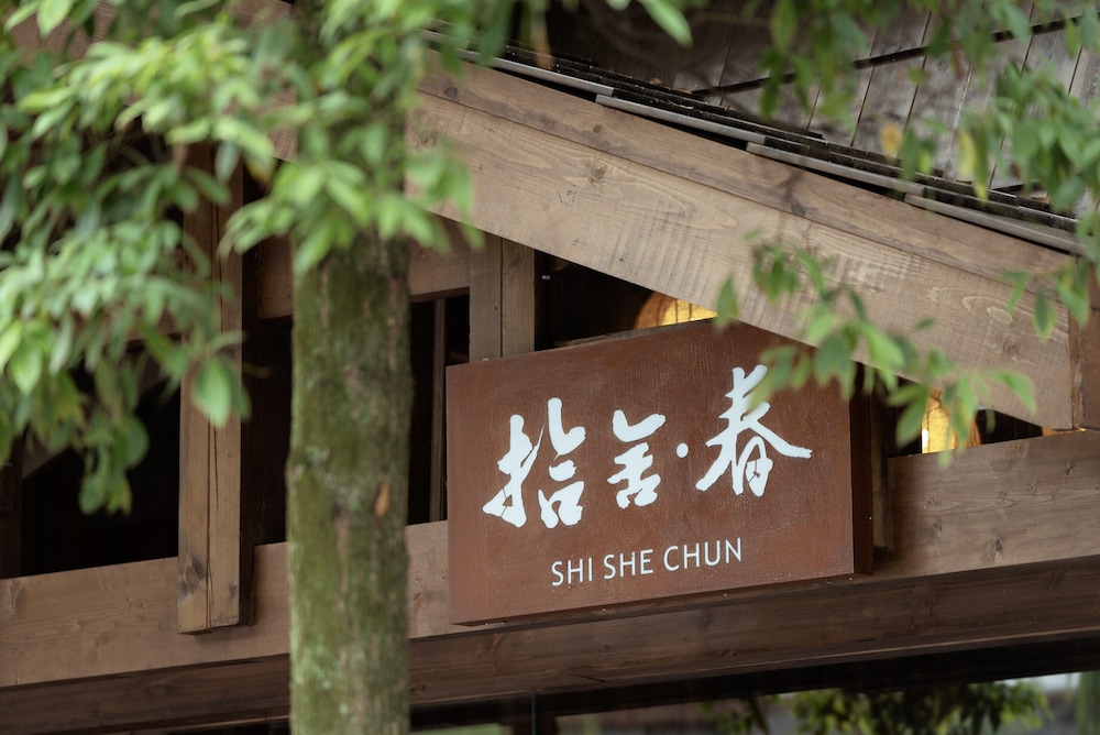 Shishe Spring Designer Homestay