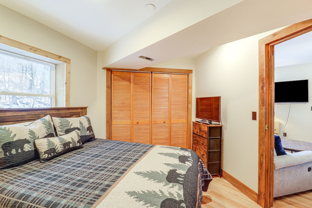 Beech Mountain Cabin w/ Deck: Half-mi to Skiing view 4