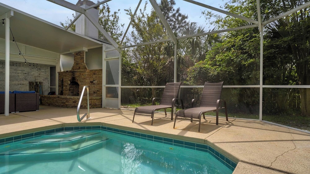 Spacious Retreat w/ Private Pool, Spa, Fireplace + Attraction Tickets!