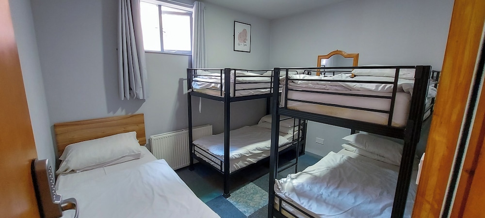 R S Hostels - leeds