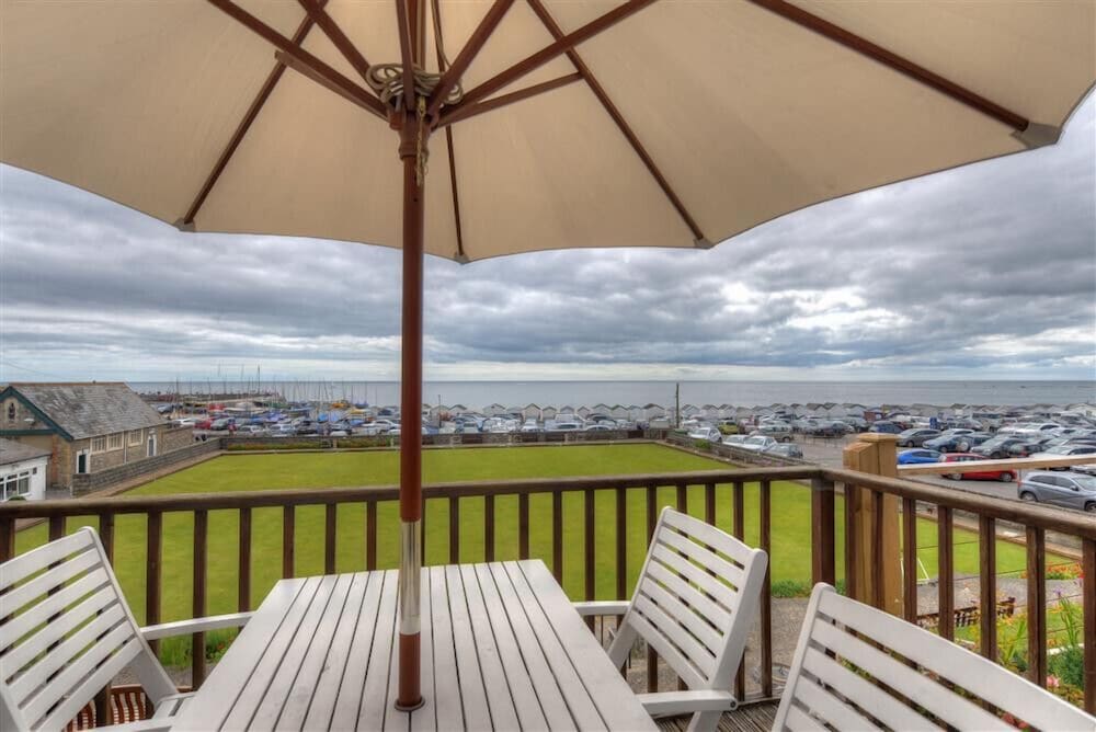 8 Bowling Green Chalets