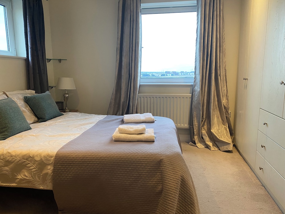 Cosy 2 Bedroom Royal Docks Apartment