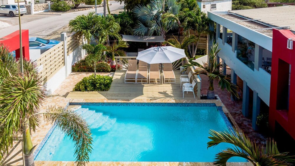 2BR 1BA Ground Level in the Heart of Aruba Pool