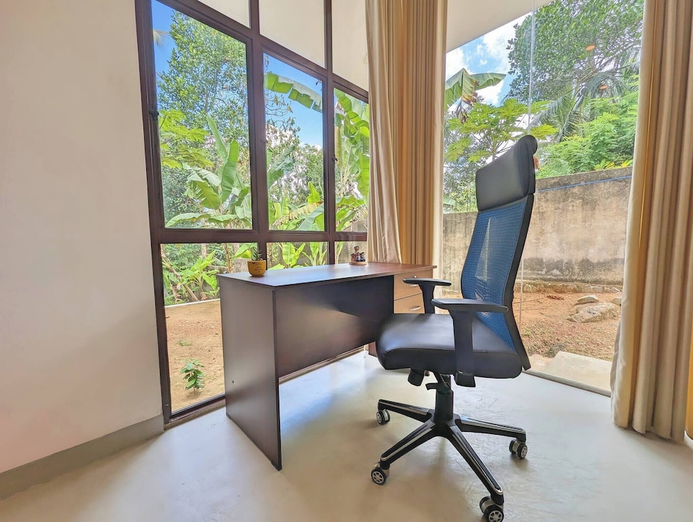 Room in Guest Room - Serene Oasis in Galle - Tranquil Retreat With Breathtaking Views