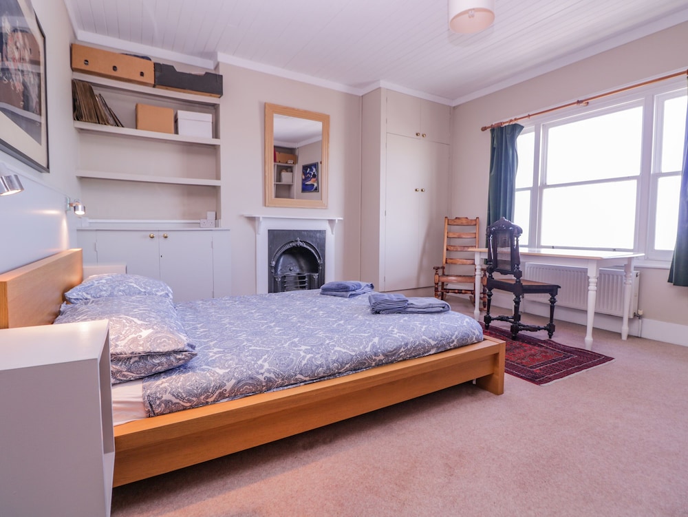 6 Gloster Terrace