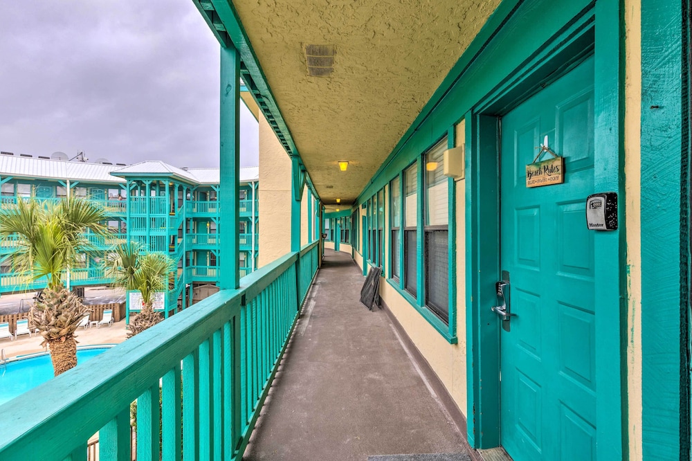 Vivid Escape in Gulf Shores - Walk to the Beach! view 4