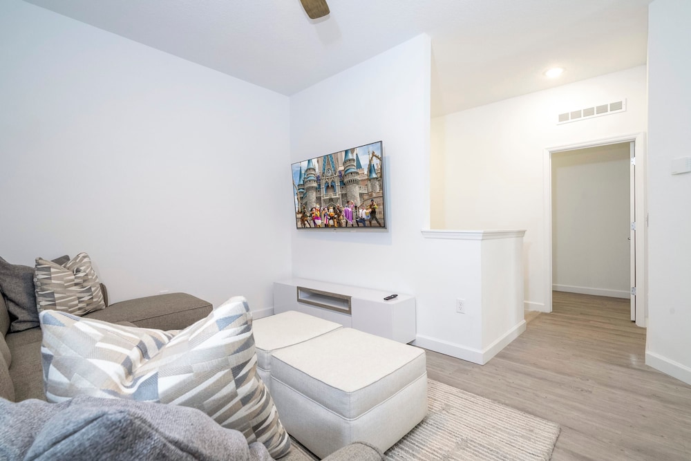 Brand new 4 Bed With Loft Villa for all