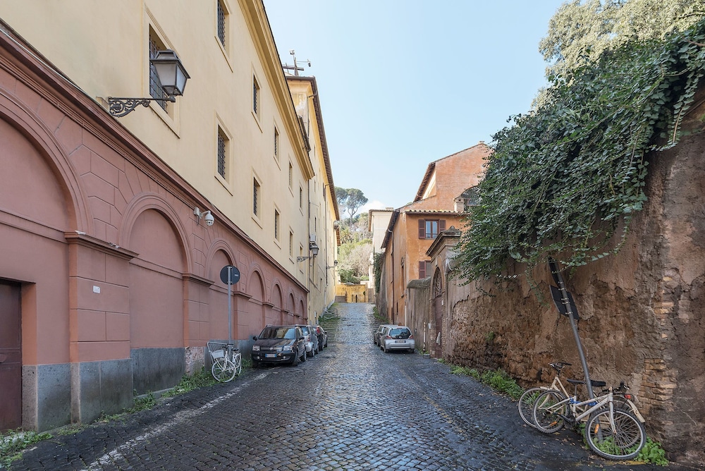 The Quietest Corner of Trastevere, AC & Elevator