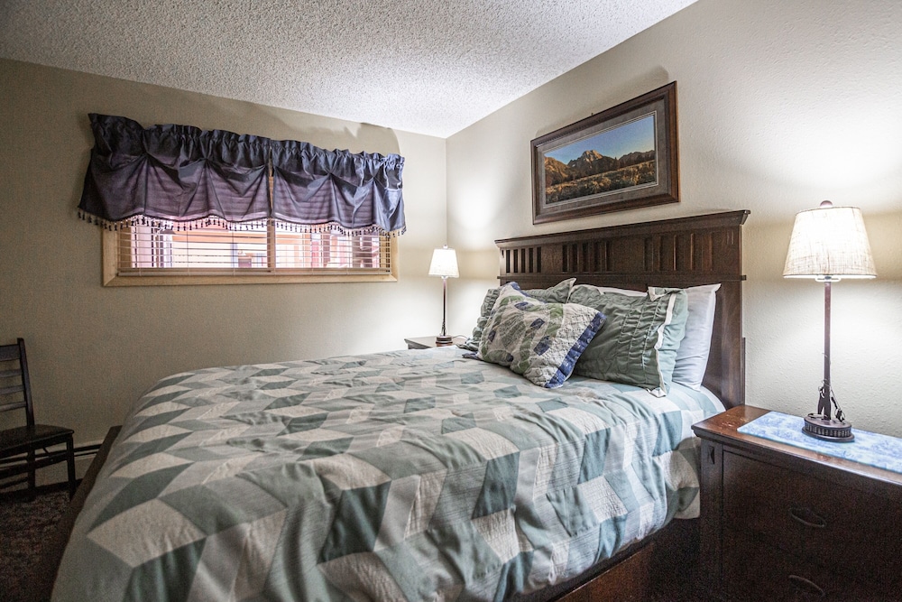 Longbranch 216 2 Bedroom Condo by RedAwning