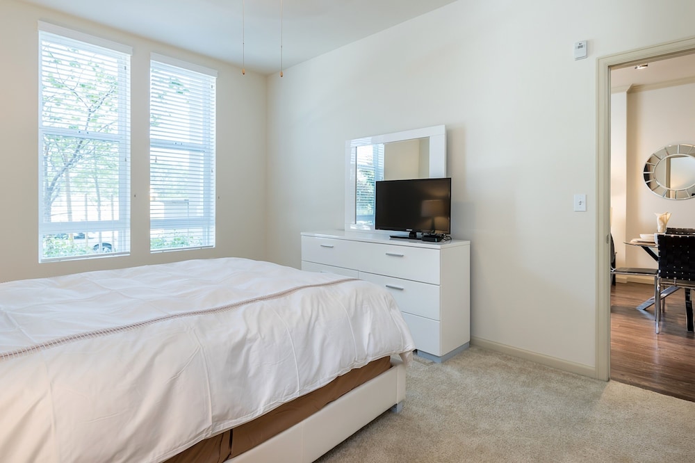 San Jose Vacations - Global Luxury Suites Baypointe Station - Property Image 2