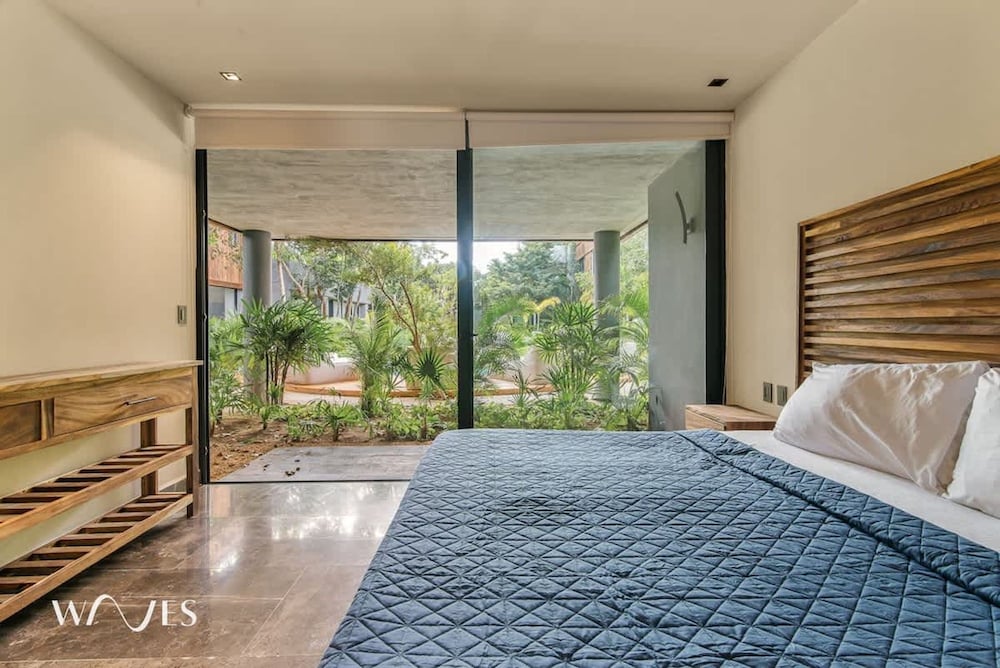 2BR w Private Pool - Steps Away From the Beach