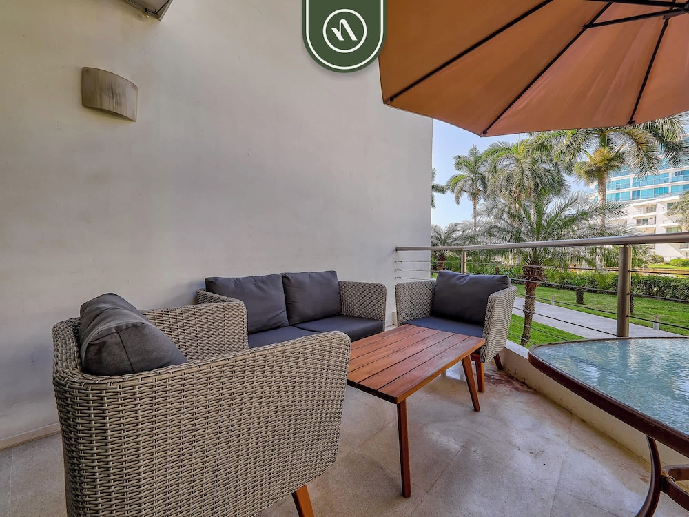Beachfront 3BR Condo - Pool - Beach Club