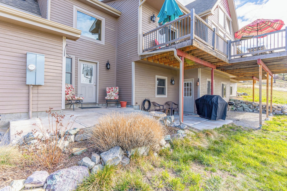 Spectacular Lake-view Retreat w/ Deck, Grill